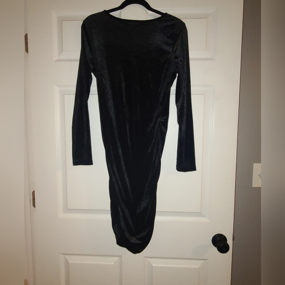 Large black velvet dress - Picture 3 of 3